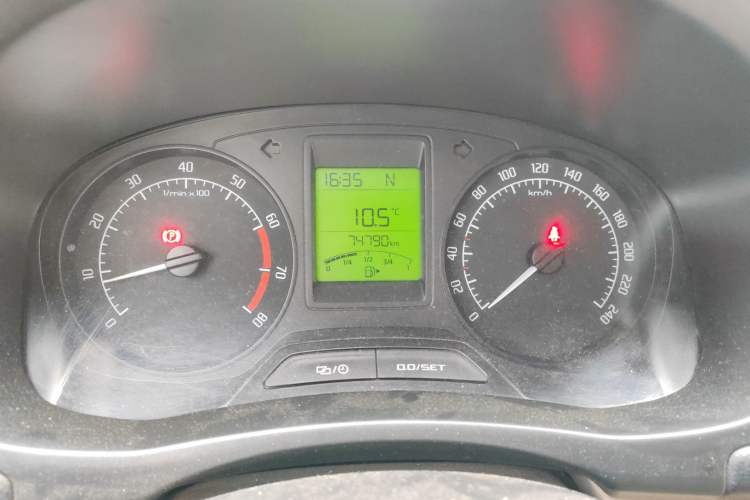 Used Skoda Fabia 2014 1.4L Automatic Crystal Edition
