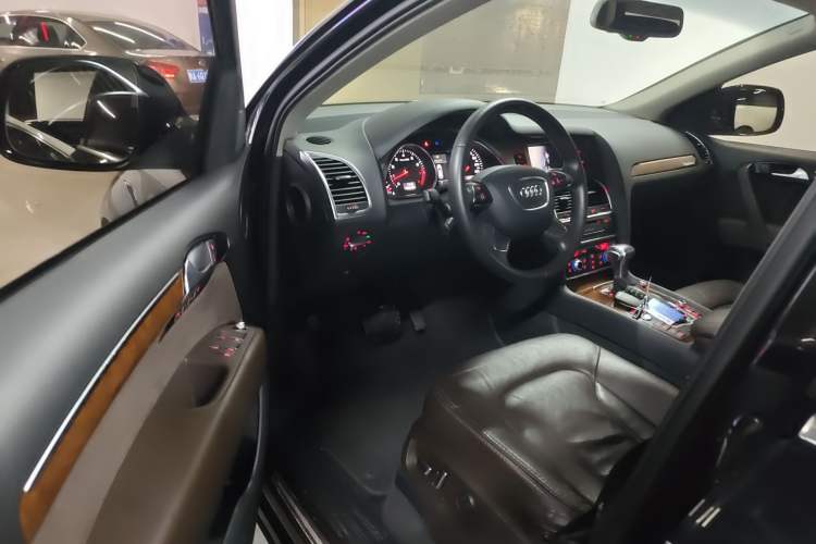 Used Audi Q7  Driver Seat