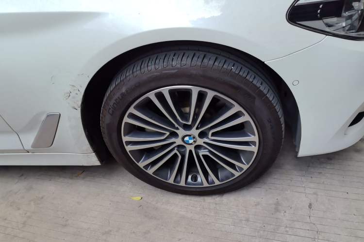 Used BMW 5 Series 2018 Facelifted 530Li Luxury Edition Premium Package Right Front Wheel Hub