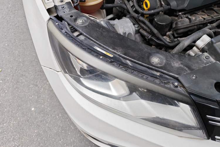 Used Volkswagen Tiguan 2017 300TSI Automatic Two-Wheel Drive Silk Road Comfort Edition Right Front Headlight