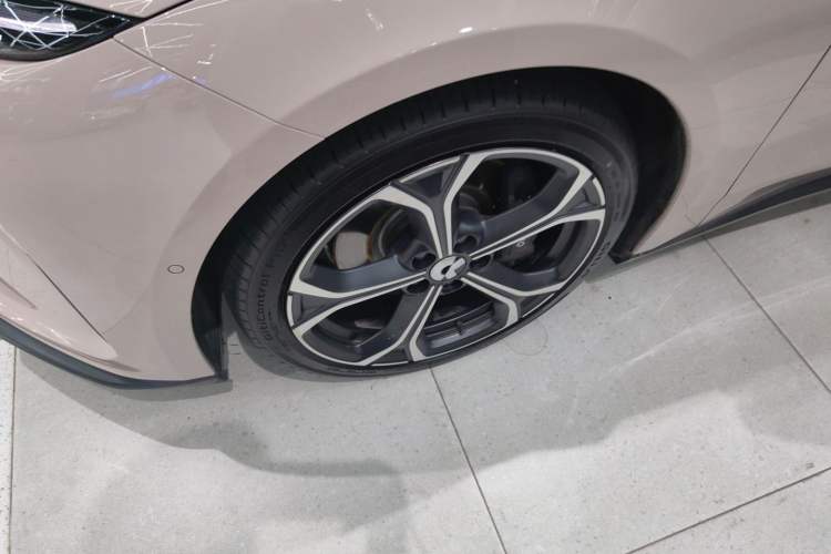 Used Nio ET5 2022 75 kWh Left Front Wheel Hub