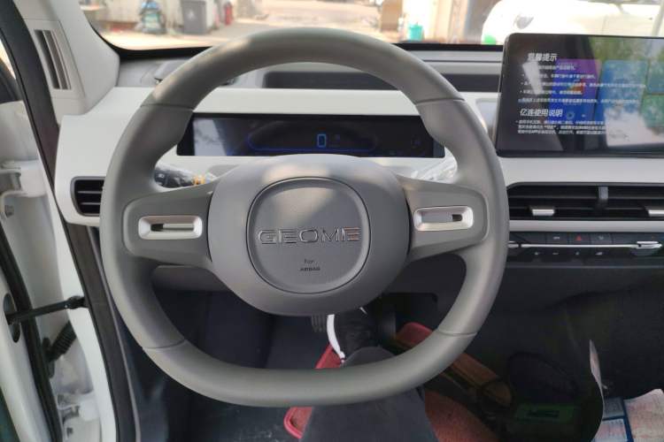 Used Geely Galaxy Panda 2024 Panda Mini 200km Endurance Bear Steering Wheel