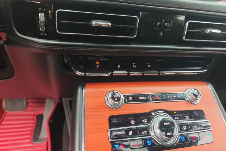 Used Lincoln Aviator 2020 3.0T V6 All-Wheel-Drive Premium Edition Gear Lever