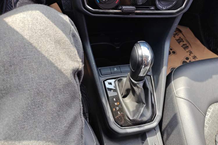 Used Jetta VA3 2019 1.5L Automatic Enjoyment Edition Gear Lever