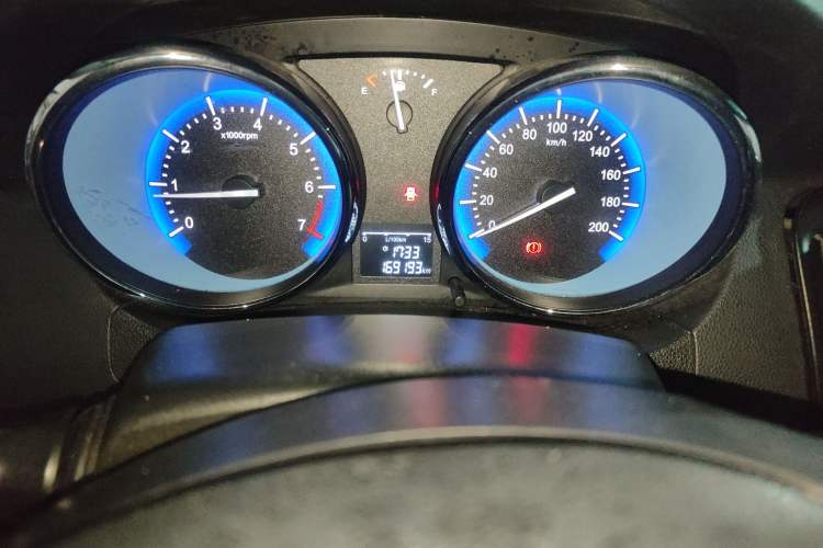 Used Cowin C3 2015 1.5L Manual Yellow Diamond Edition Odometer Close Up