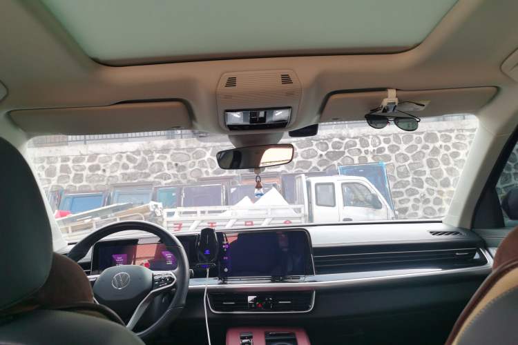 Used Volkswagen Tavendor 2024 380TSI All-Wheel-Drive R-Line Cruise Premium Edition