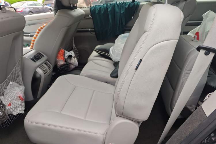 Used Mercedes-Benz R-Class 2011 R 300 L Business Model Left Rear Seat