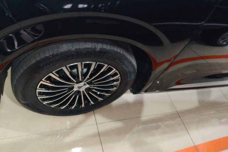 Used Denza D9 2024 DM-i 980 Four-Wheel Drive Prestige Model Left Front Wheel Hub