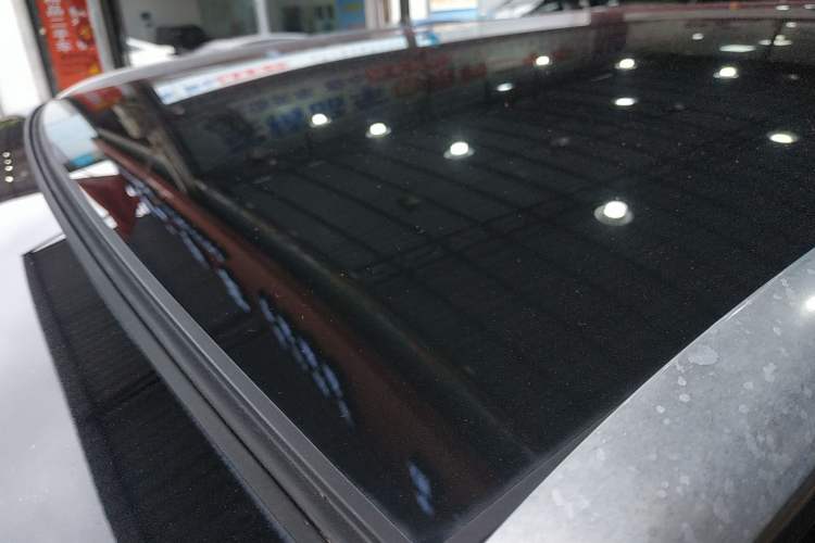 Used Wey VV5 2020 1.5T Two-Wheel Drive Color Pioneer Roof