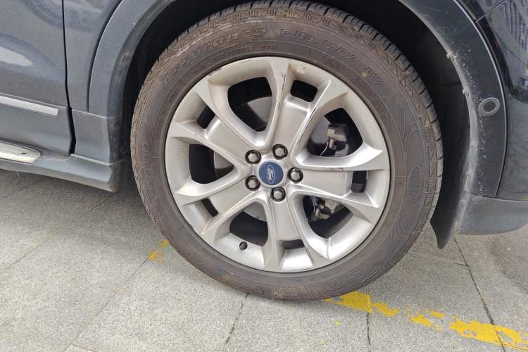 Used Ford Kuga 2013 2.0L GTDi Four-Wheel-Drive Sport Model Right Front Wheel Hub