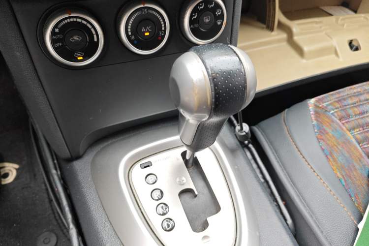 Used Nissan Qashqai 2015 2.0 XV Coolray CVT 2WD Gear Lever