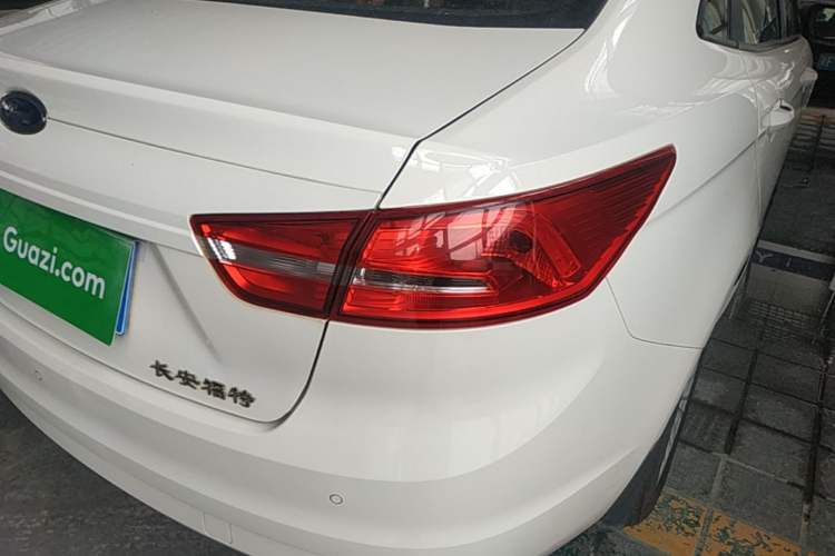 Used Ford Escort 2015 1.5L Manual Comfort Model Right Rear Taillight