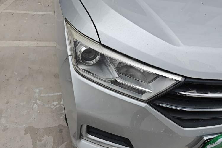 Used Wuling Hongguang 2019 1.5L S Comfort Edition China VI LAR Right Front Headlight