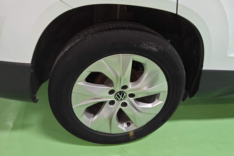 Used Volkswagen Tharu 2023 300TSI Two-Wheel-Drive Crescent Edition Right Rear Wheel Hub