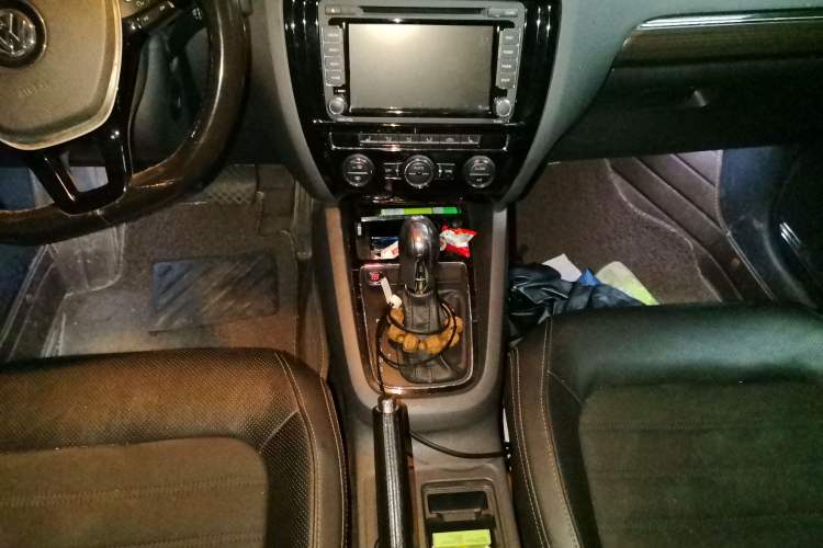 Used Volkswagen Sagitar 2015 230TSI Automatic Luxury Model
