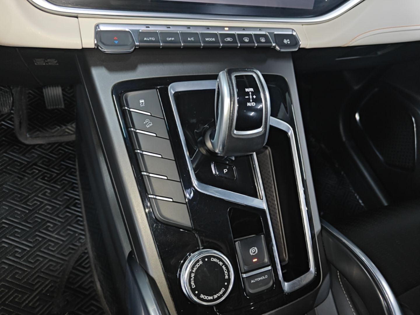 Geely Auto Emgrand X7 Sport 2022 Boyue X 1.8TD DCT Smart Model — снимка 16