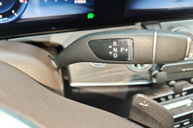 Used Mercedes-Benz CLS 2018 CLS 300 Dynamic Edition Gear Lever