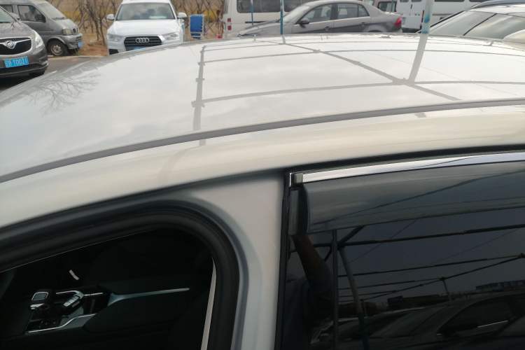 Used Hongqi E-QM5 2022 431 km Charge & Enjoy Edition Roof