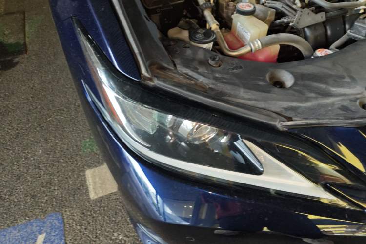 Used Lexus ES 2018 300h Premier Edition China VI Standard Right Front Headlight