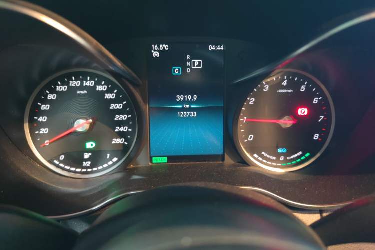 Used Mercedes-Benz C-Class 2019 C 260 Sport Edition Odometer Close Up