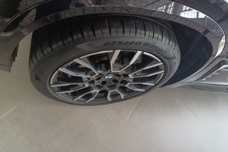 Used BMW X5 2023 xDrive 40Li M Sport Night Edition Package Left Front Wheel Hub