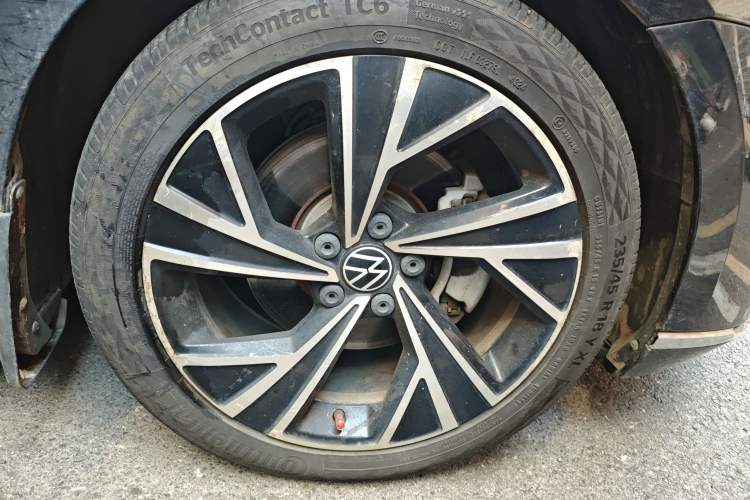 Used Volkswagen Magotan 2020 330TSI DSG Luxury Edition Right Front Wheel Hub
