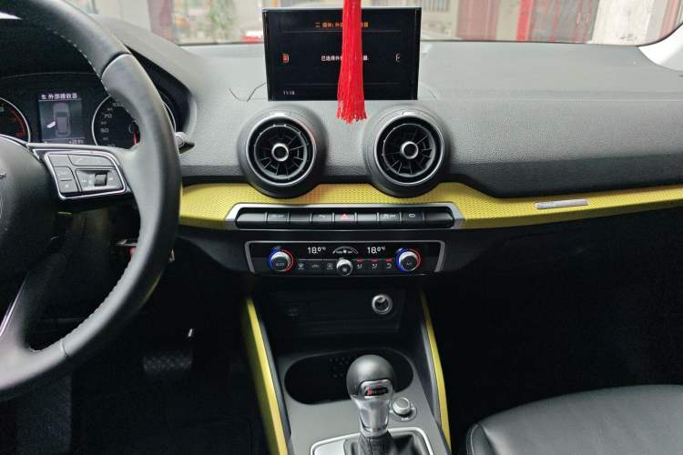Used Audi Q2L 2018 35 TFSI Fashion Dynamic Version China V Emission Standard Audio And AC Panel