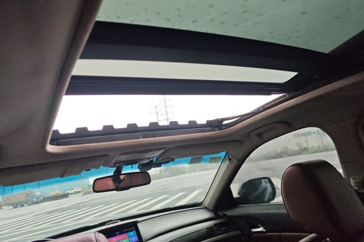 Used Honda Crosstour 2014 3.0L AWD Prestige Navigation Edition Headliner