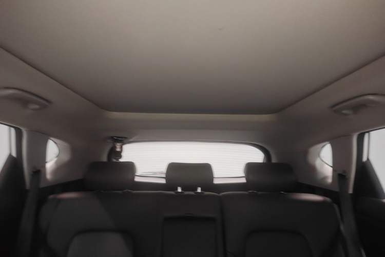 Used Hyundai Tucson 2015 1.6T Dual-Clutch Two-Wheel-Drive Smart Model Headliner