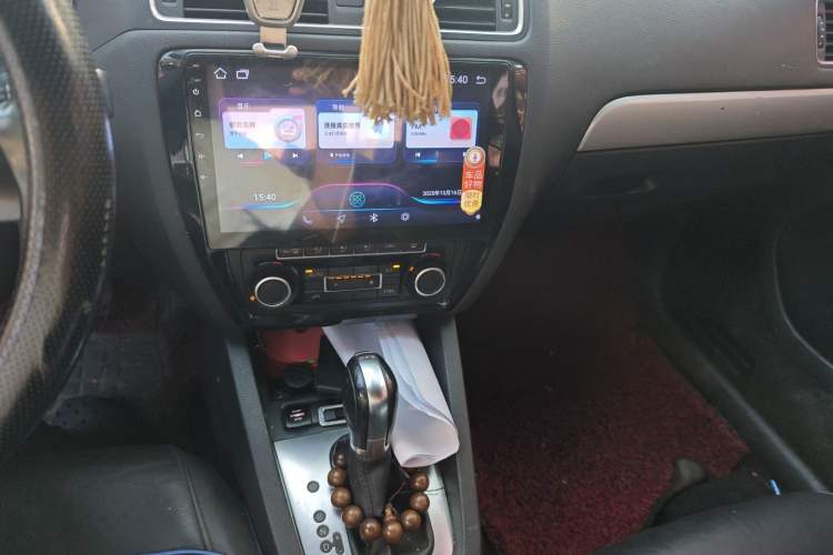 Used Volkswagen Sagitar 2014 1.4TSI Automatic Luxury Model Audio And AC Panel