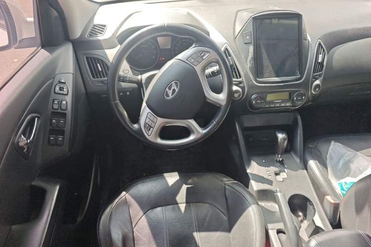 Used Hyundai ix35 2015 2.0L Automatic 2WD Smart Type China IV
