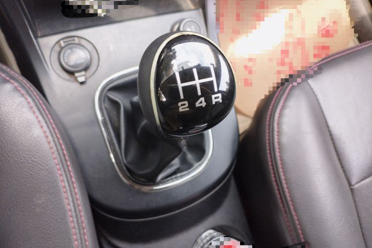 Used Dongfeng Fengon 370 2016 1.5L Manual Elite Home Edition 7-Seater Gear Lever