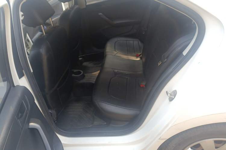 Used Volkswagen Santana 2015 1.6L Manual Fashion Edition