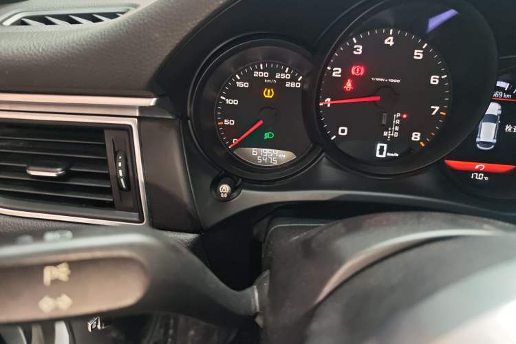 Used Porsche Macan 2016 Macan 2.0T Odometer Close Up