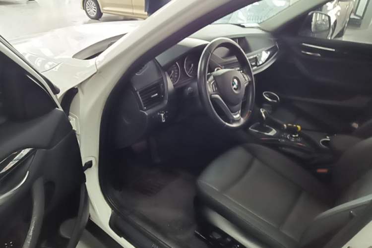 Used BMW X1 2015 sDrive18i Leading Edition
