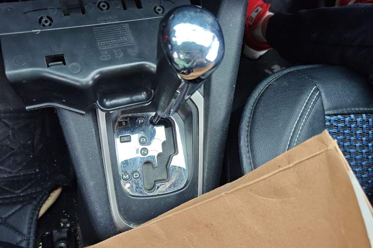 Used Peugeot 301 2014 1.6L Automatic Comfort Edition Gear Lever