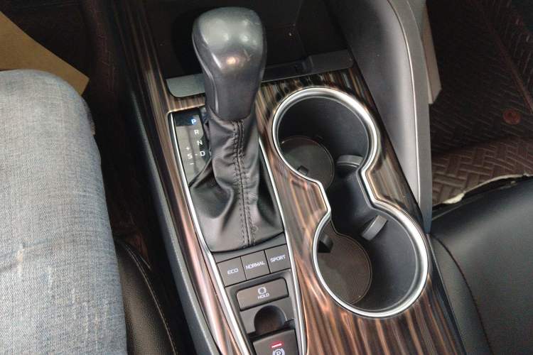 Used Toyota Camry 2019 Revised Version 2.5G Luxury Edition Gear Lever