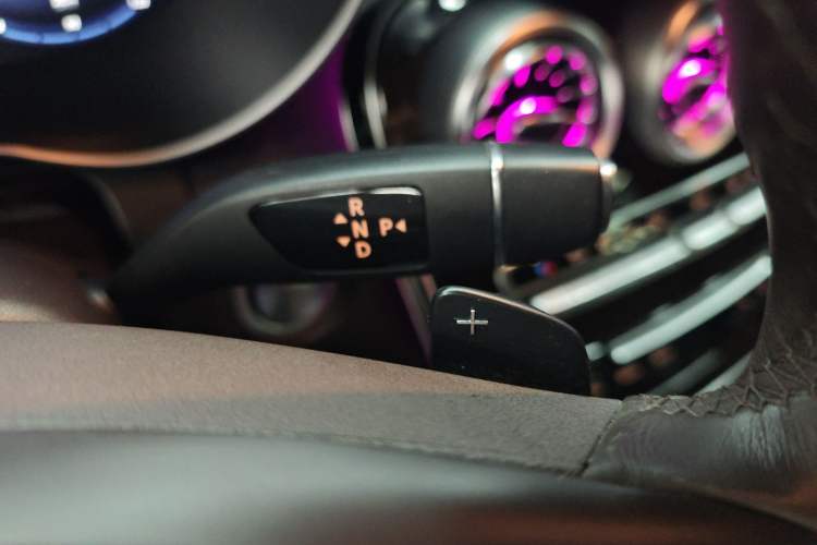 Used Mercedes-Benz GLC 2018 Facelifted GLC 260 4MATIC Dynamic Edition Gear Lever