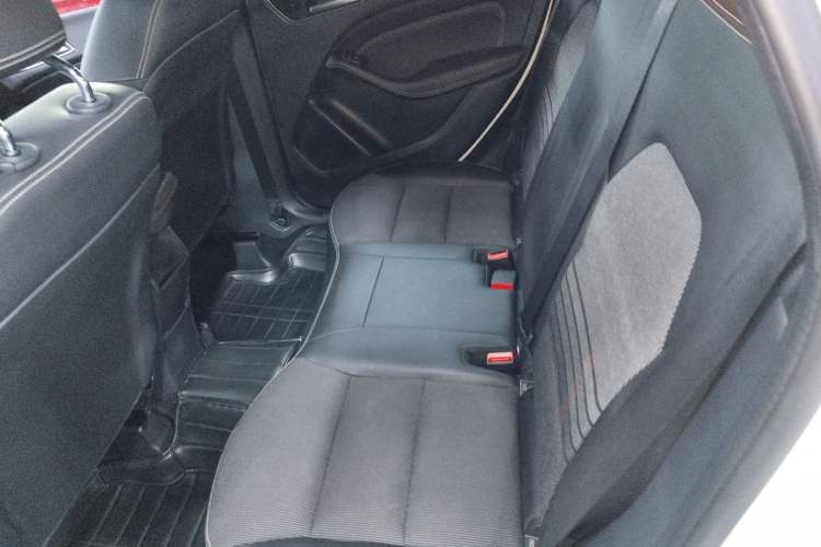 Used Mercedes-Benz B-Class 2017 B 200 Sport Edition Left Rear Seat