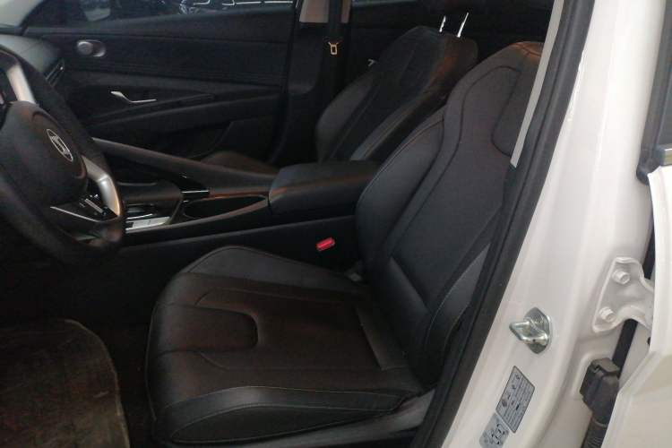 Used Hyundai Elantra 2023 1.5L CVT LUX Prestige Edition
