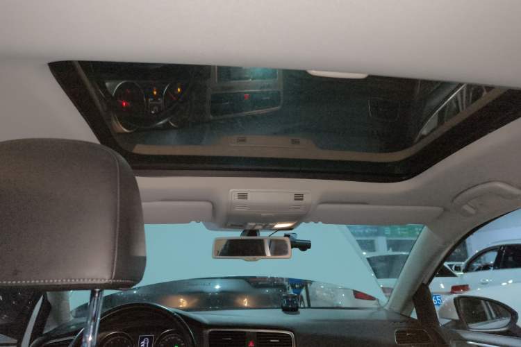 Used Volkswagen Golf 2014 1.4TSI Automatic Luxury Model Headliner