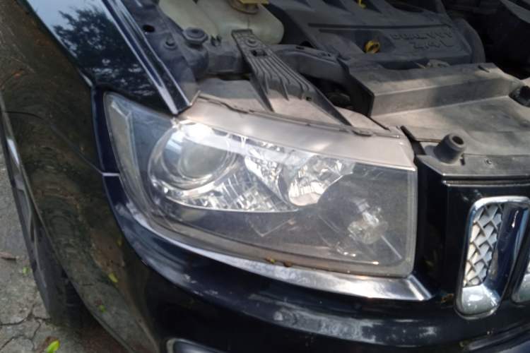 Used Jeep Compass 2014 2.4L four-wheel drive luxury version Right Front Headlight