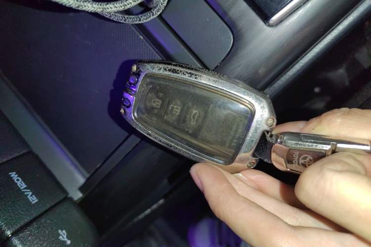 Used Toyota Camry 2021 2.0G Luxury Edition
