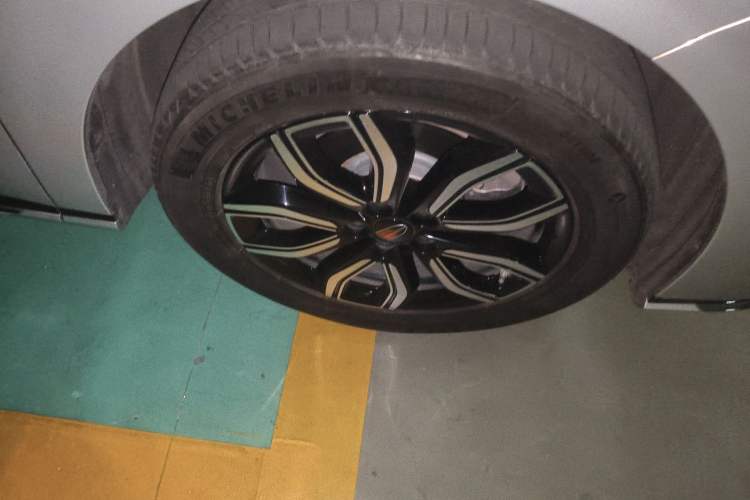 Used Hongqi HQ9 2023 2.0T Smart Connect Flagship Edition Right Front Wheel Hub