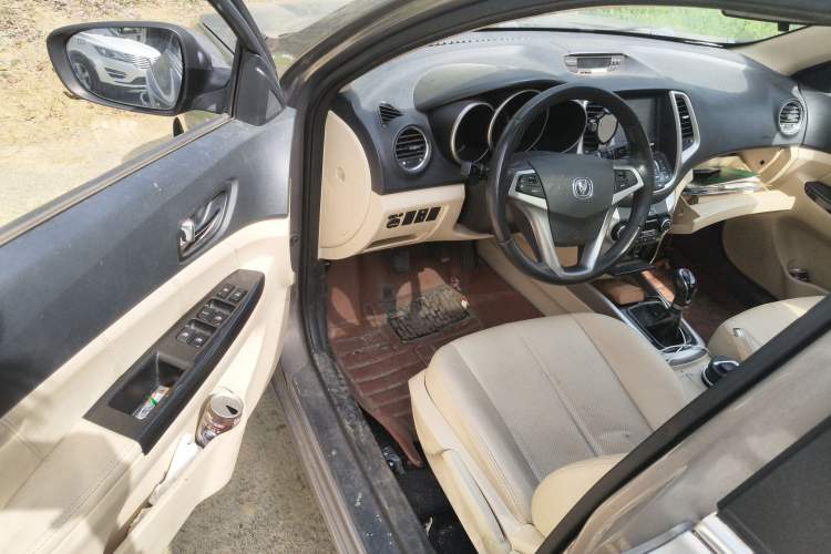 Used CHANGAN Eado 2015 1.6L Manual Luxury Model China IV Standard