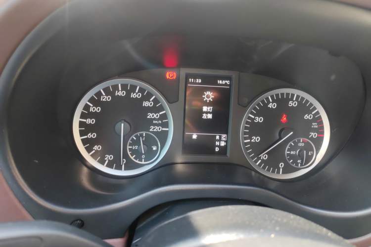 Used Mercedes-Benz Vito 2018 2.0T Elite Version 7 Seats China VI Emission Standard