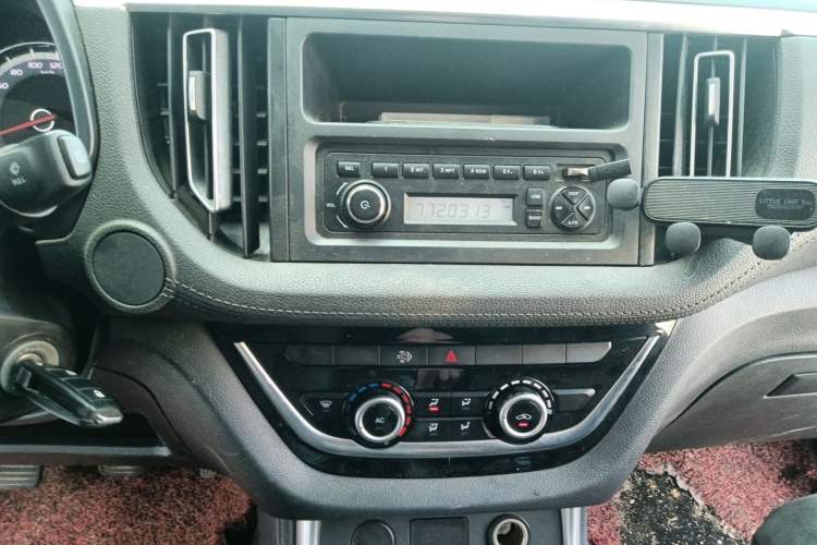 Used Isuzu JLM 2022 2.8T Classic Diesel Two-Wheel Drive Comfort Version with Long Wheelbase – JE493ZLQ6E Audio And AC Panel