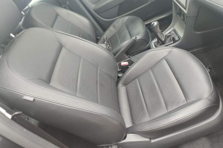 Used Volkswagen Lavida 2013 Restyled Classic 1.6L Manual Comfort Edition