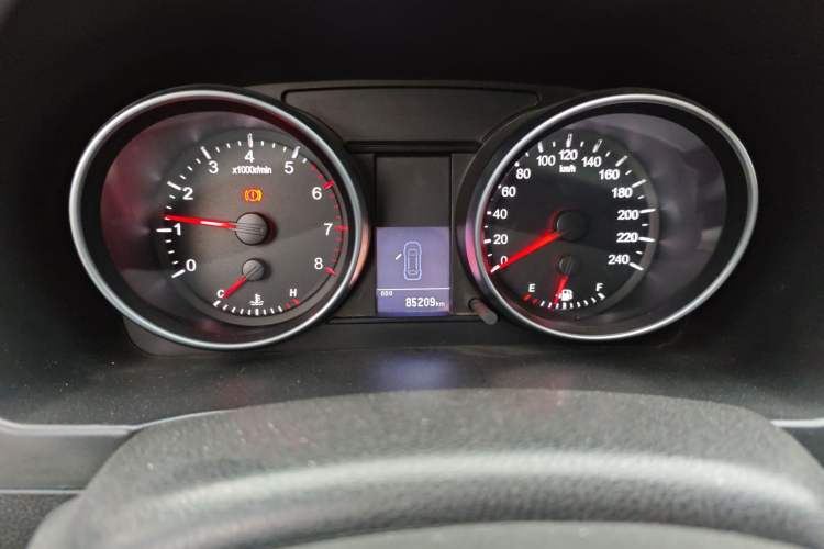 Used Haval H6 2016 Upgraded Model 1.5T Manual Two-Wheel Drive Urban Version Odometer Close Up