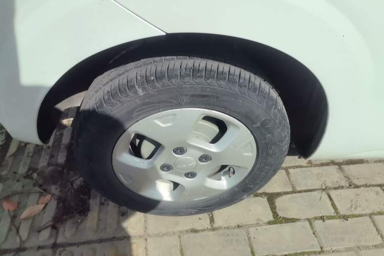 Used Roewe Clever 2021 302 km New Four-Seater Super-Efficient Version Right Rear Wheel Hub